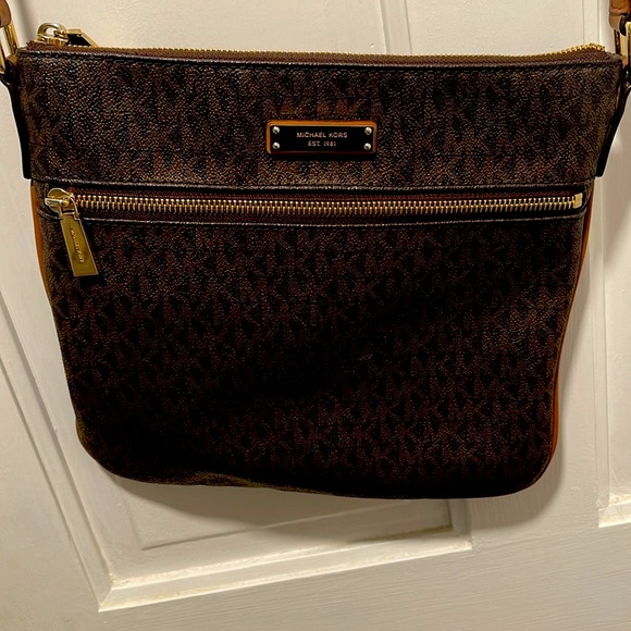 Michaels Kors crossbody bag - Picture 2 of 6